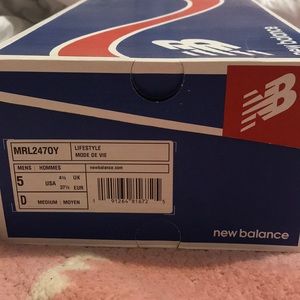 Size 5 men’s khaki new balance
